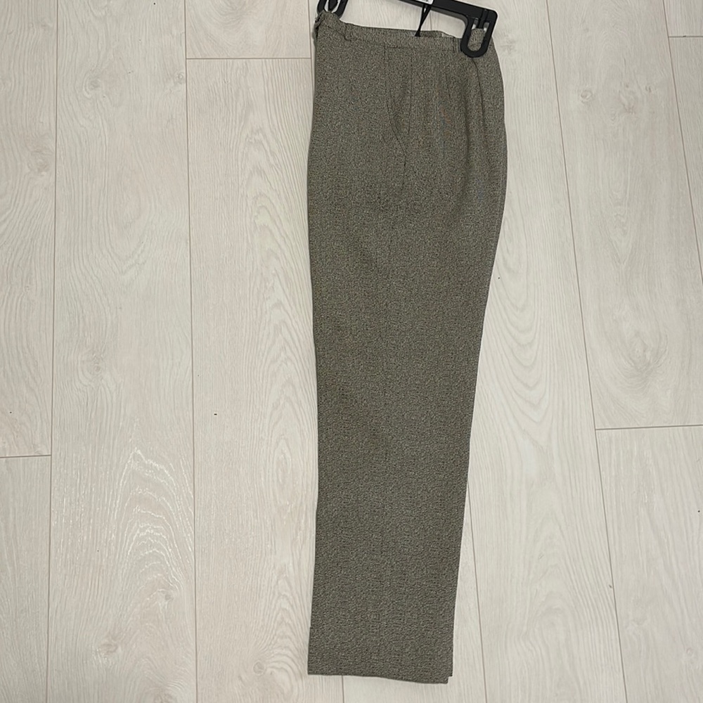 Used like new Larry Levine pant